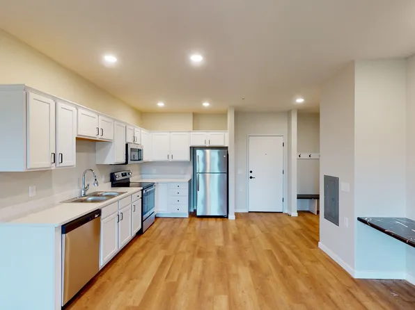 2901 S Burnsfield Ave #102, Sioux Falls, SD 57110