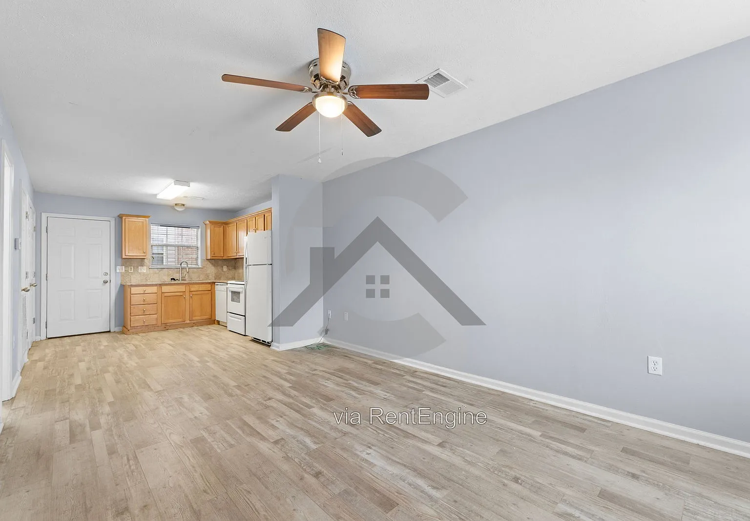 2 bed, 1.5 bath, 915 sqft, $875 — Photo 2