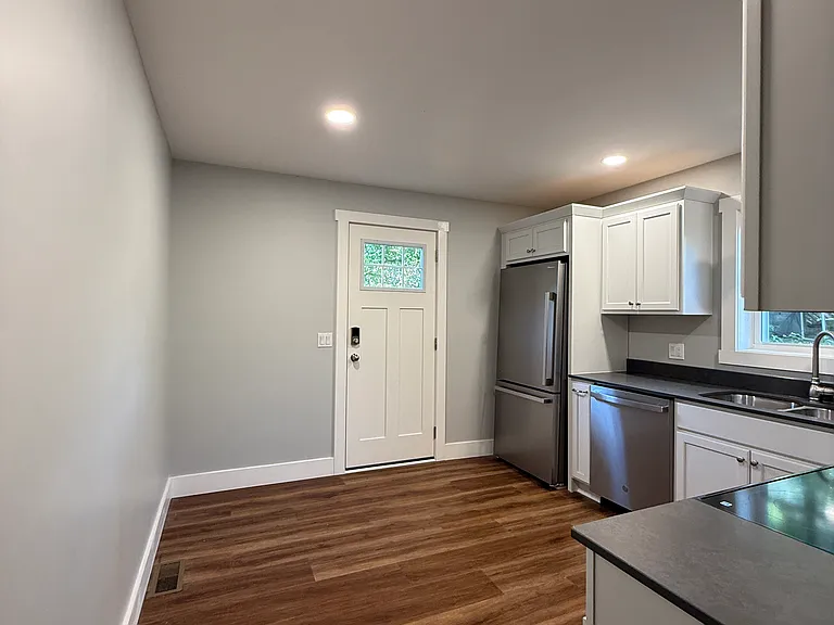 23 1/2 E Washington Ave — Photo 6