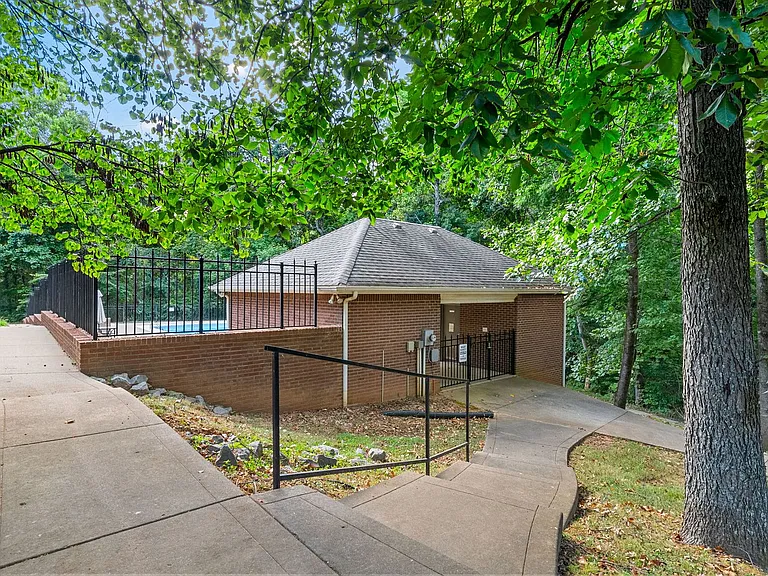 650 Appomattox Ct — Photo 35