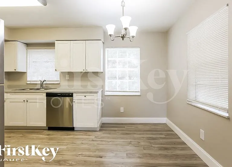 2740 SW 7th St — Photo 5
