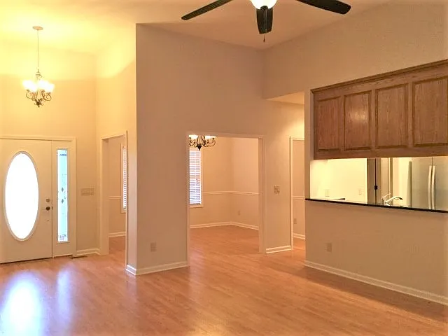 Building Photo - 103 S High Ridge Dr