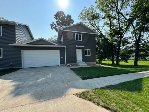 608 College St, Cedar Falls, IA 50613