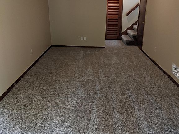 4th image of 22 NW Lakeview Blvd APT B