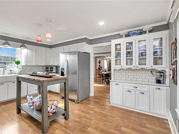 3rd image of 604 E Main St