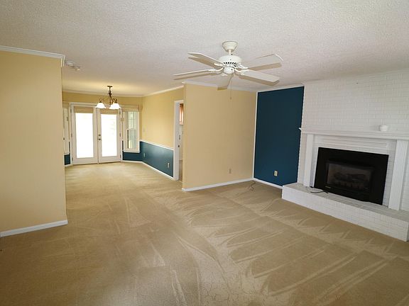 4th image of 1520 Chimney Rock Dr