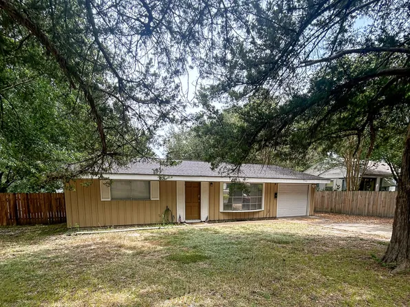 909 Dennis Ave, Leesville, LA 71446