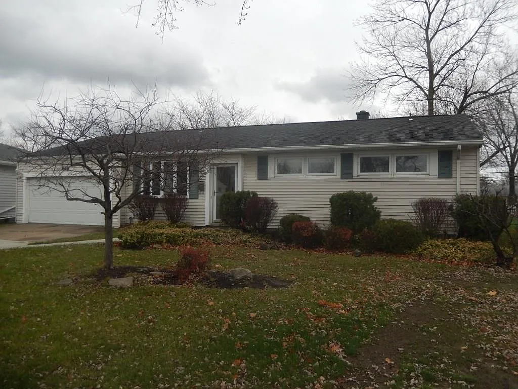 169 Fairlane Ave photo 1
