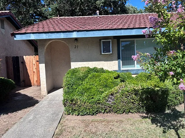 Adobe Villa Apartments — Photo 102