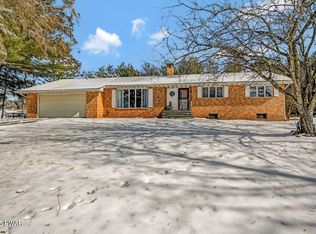 9 Oakwood Ter, Hawley, PA 18428