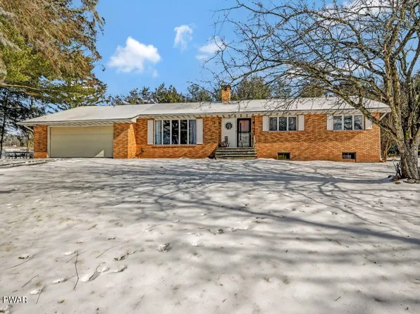 9 Oakwood Ter, Hawley, PA 18428