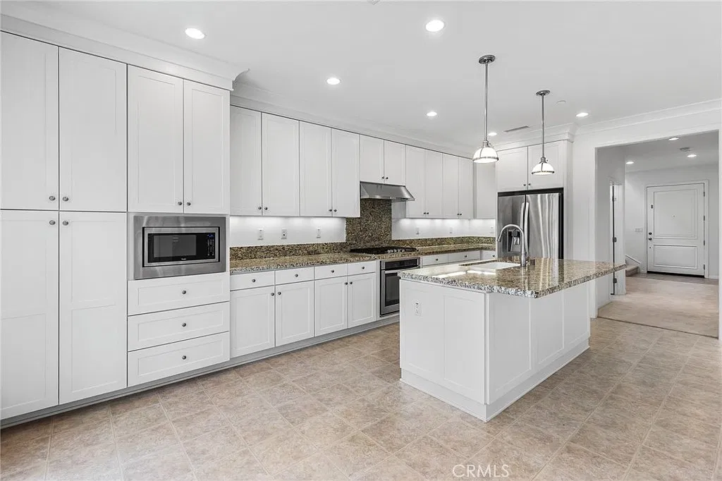 3 bed, 2.5 bath, 1846 sqft, $4,700 — Photo 4