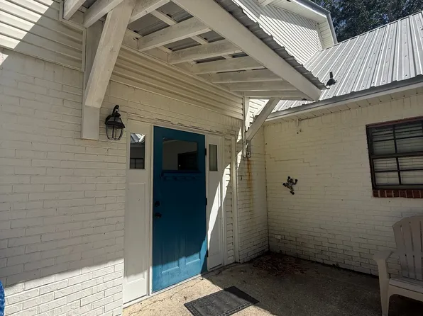 403 Nicholson Ave APT B, Waveland, MS 39576