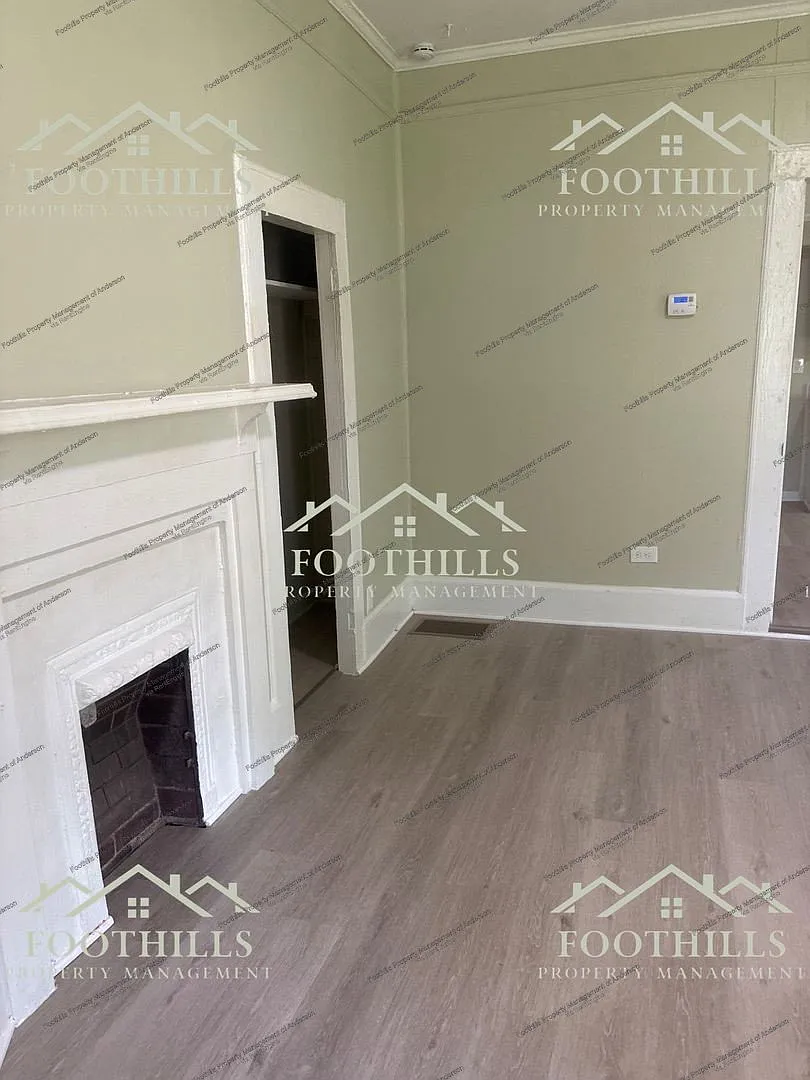 2 bed, 1.0 bath, 1034 sqft, $950 — Photo 1