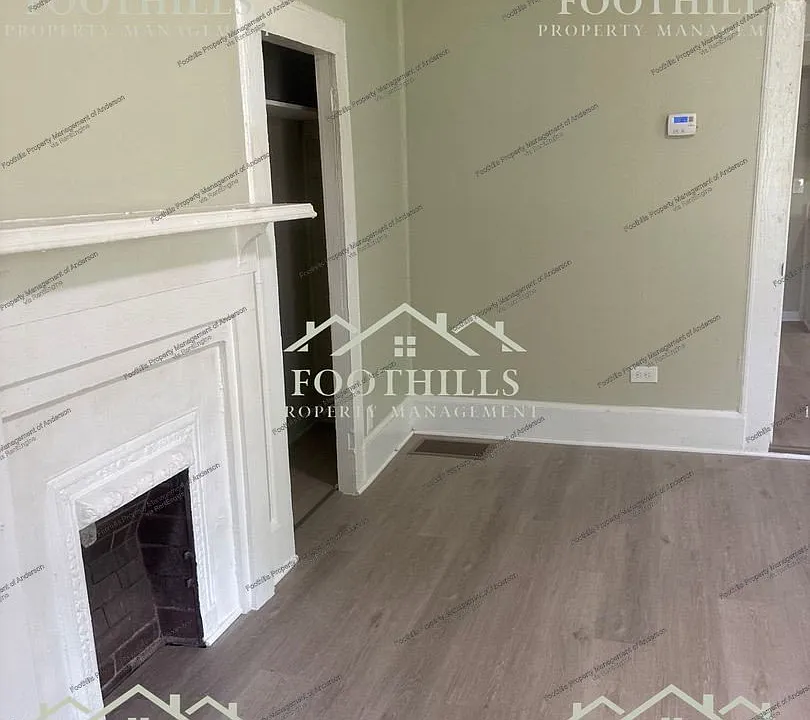 6 N Hammett St