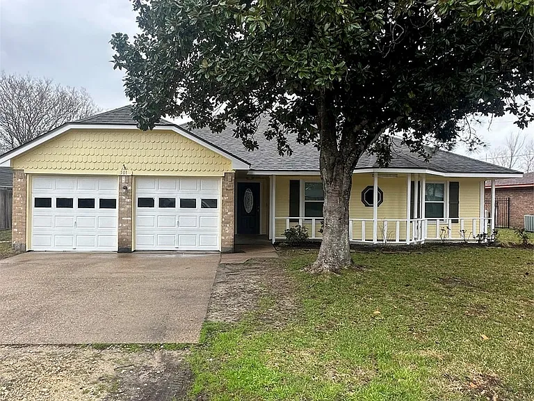 501 Cindyrella Dr — Photo 1