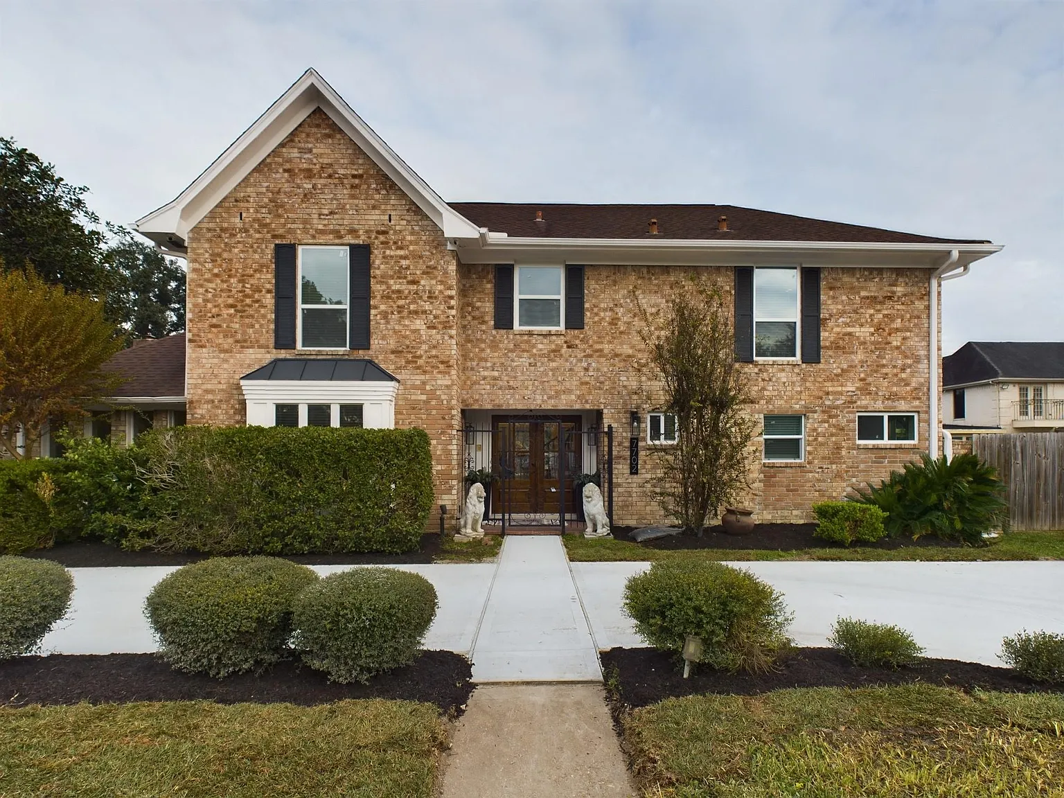 4 bed, 3.5 bath, 3433 sqft, $10,000 — Photo 2