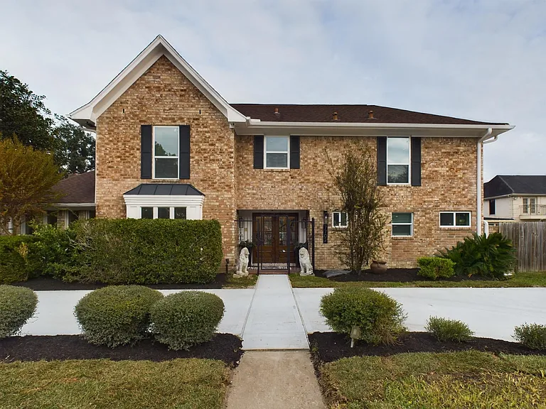 7702 Antoine Dr — Photo 2