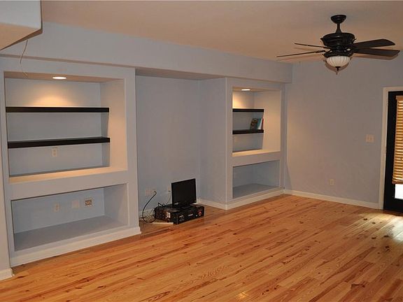 5th image of 1047 Leckie St