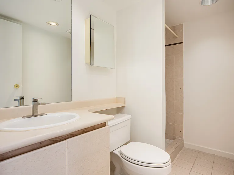 1268 Broadway W #720 — Photo 12