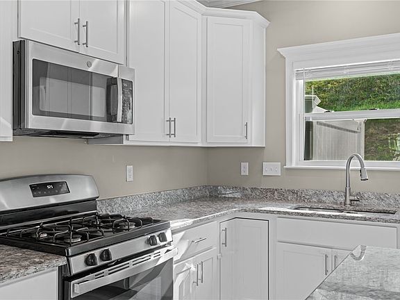 5th image of 2806 Canterbury Dr