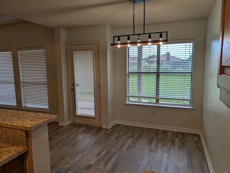 2210 Lakeridge Ln — Photo 9