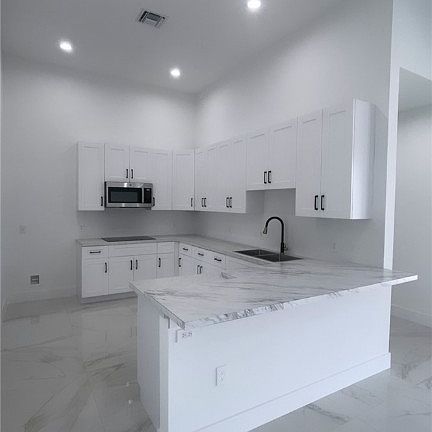5th image of 815 Calvin Ave