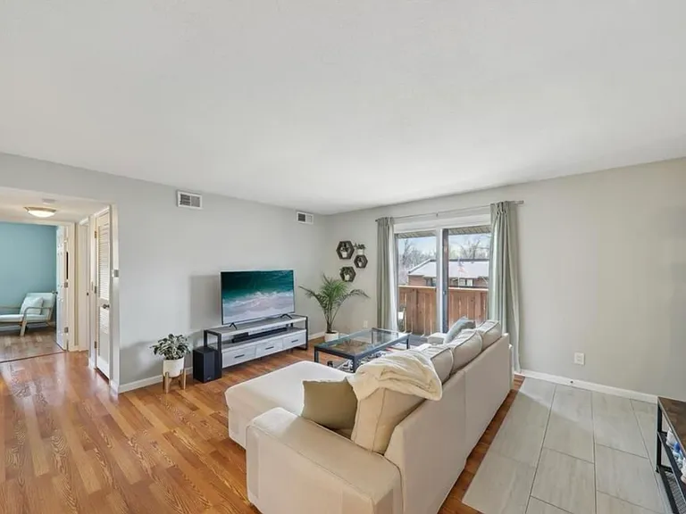 1182 Calley Dr #F — Photo 2