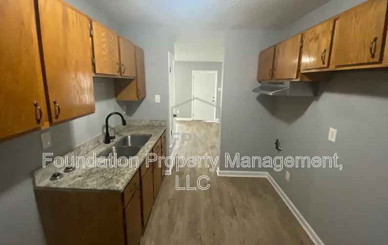 2 bed, 1.0 bath, 975 sqft, $1,025 — Photo 3