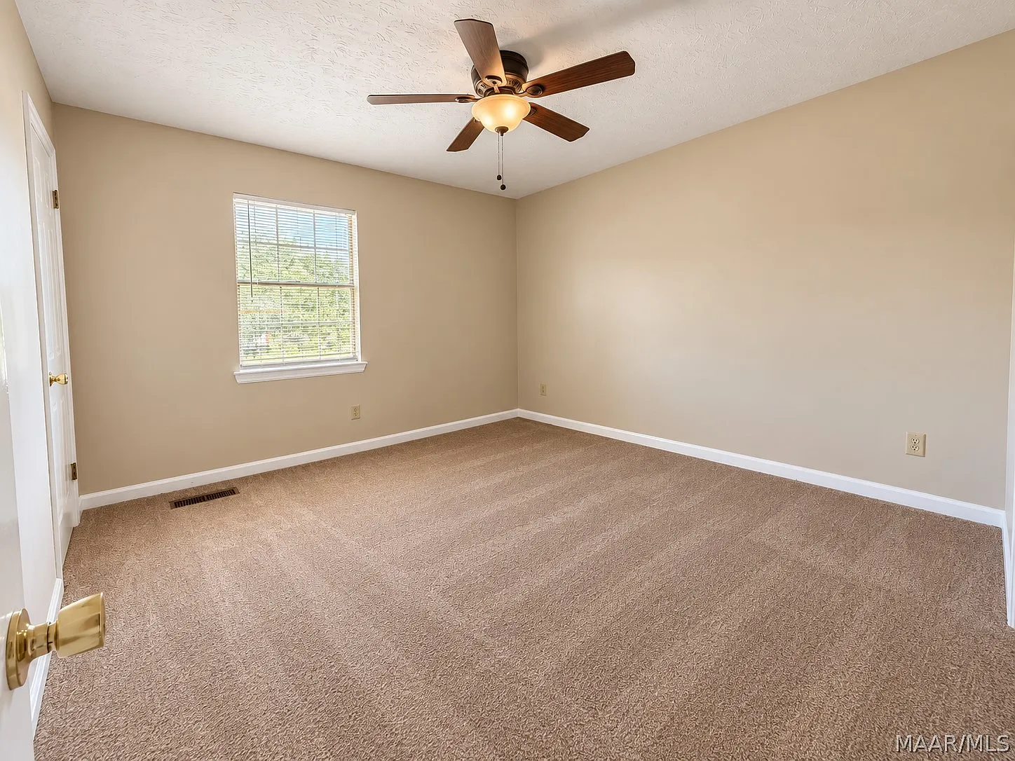 2 bed, 1.5 bath, 1024 sqft, $1,050 — Photo 4