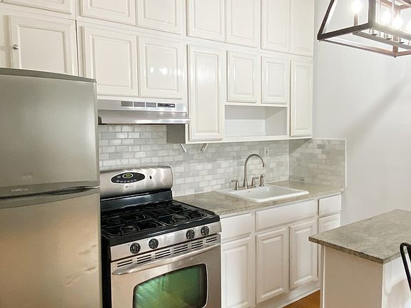 2nd image of 15 Belvedere St #2