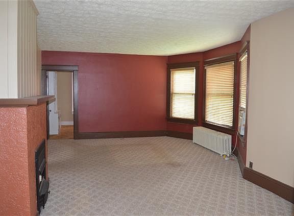 3rd image of 529 W Warren St