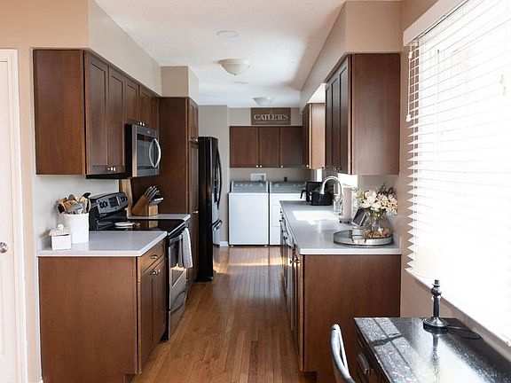 4th image of 114 Mapleleaf Dr