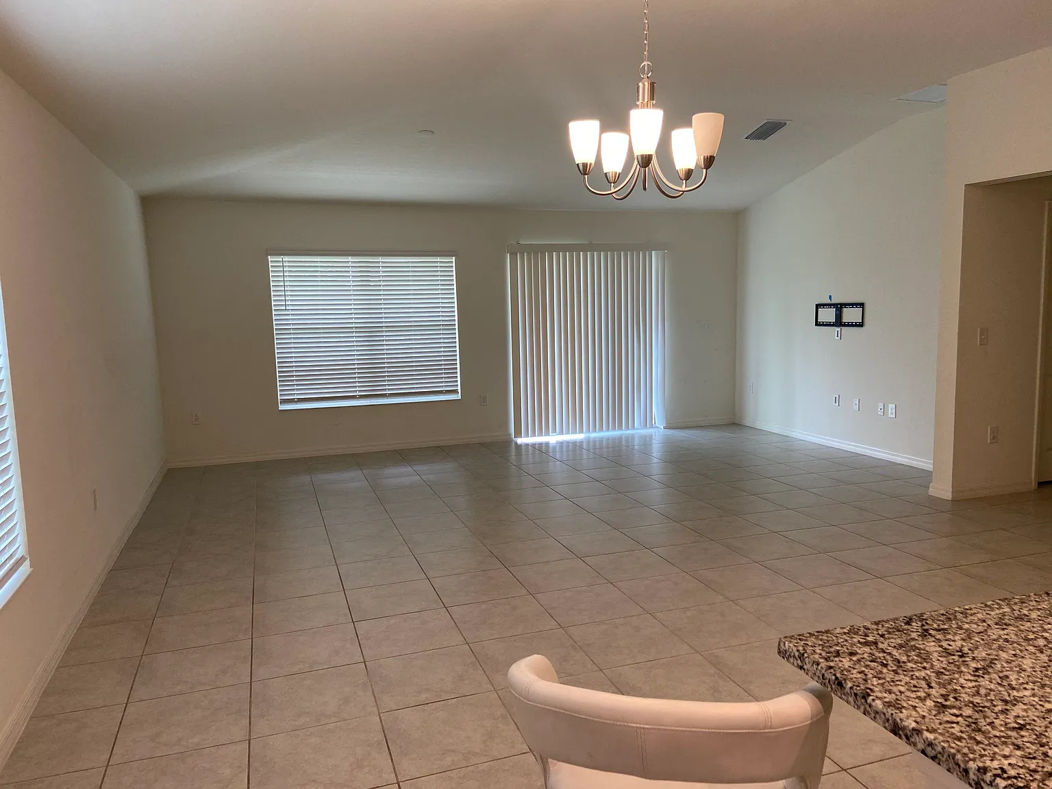 4 bed, 2168 sqft, $2,100 — Photo 4