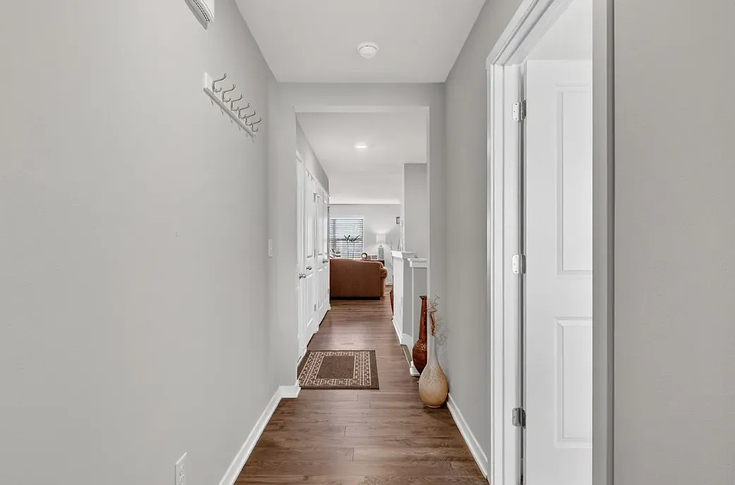 3 bed, 1261 sqft, $2,295 — Photo 3