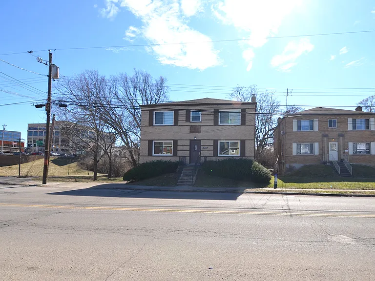 2553 Williams Ave #3 — Photo 1
