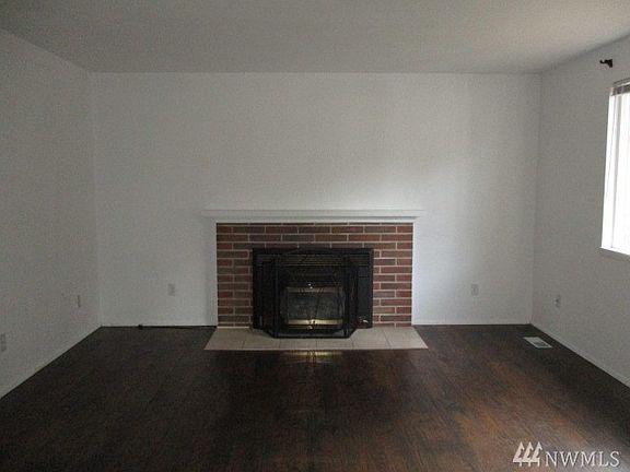 3rd image of 2541 Madrona Dr SE