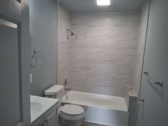 4th image of 1507 NW Dearborn Ave #1