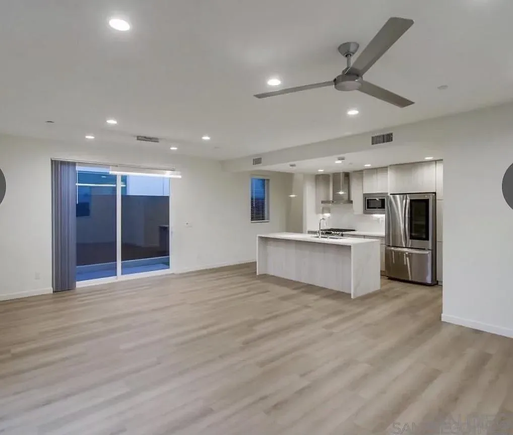 3 bed, 2.5 bath, 1892 sqft, $3,999 — Photo 1