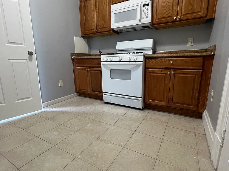 210 E End Ave #2A — Photo 9