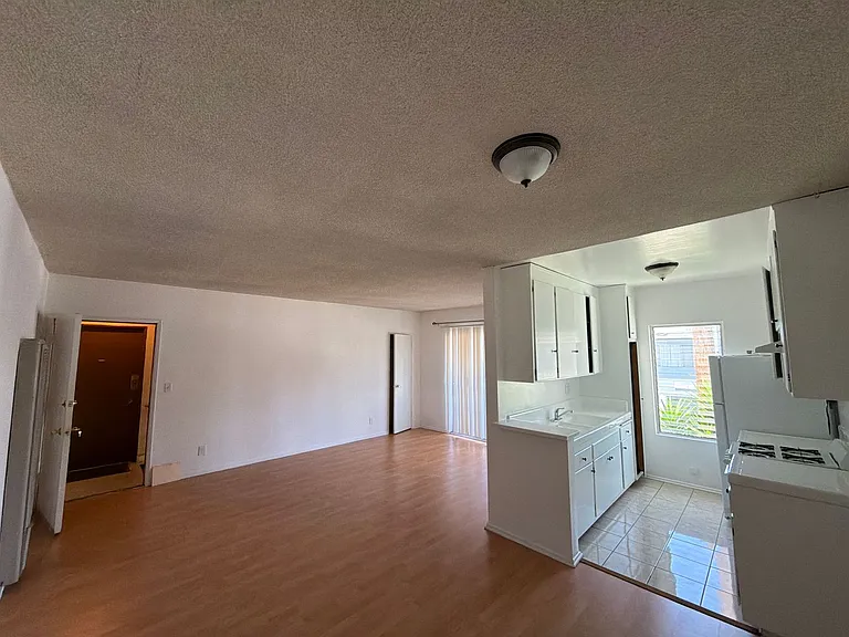 1603 Granville Ave — Photo 11