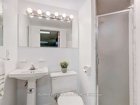 5th image of 255 Confederation Dr