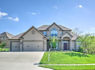 6460 N Burr Oak Ct, Parkville, MO 64152
