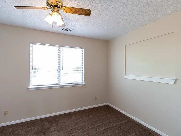 2701 Woodlands Dr — Photo 12
