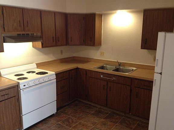 2nd image of 4566 Governors Dr APT 5