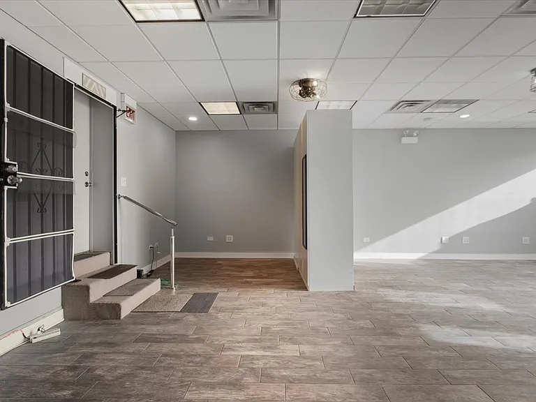 1338 W Irving Park Rd #1 — Photo 9