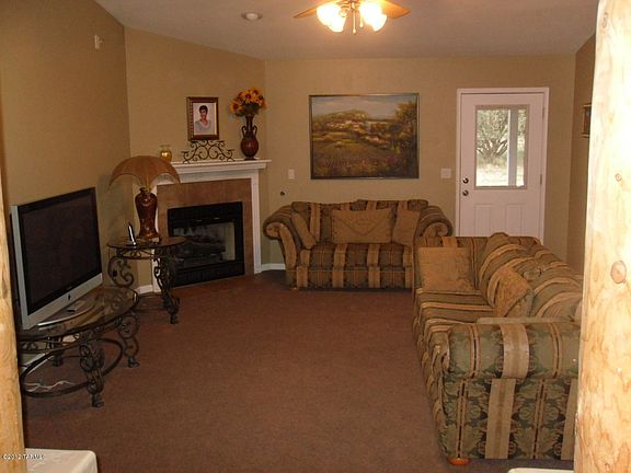 2nd image of 695 N Saddlehorn Dr