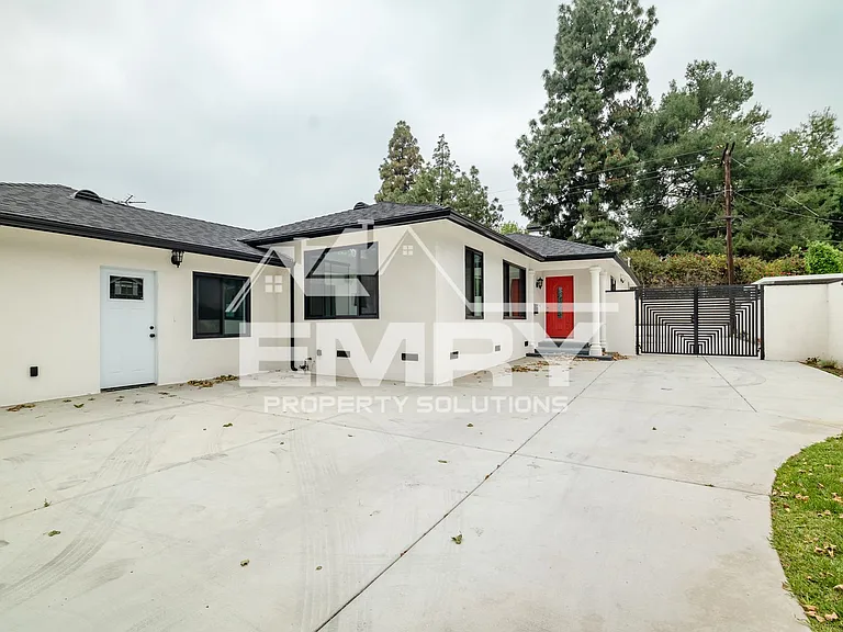 9135 Arrington Ave — Photo 25