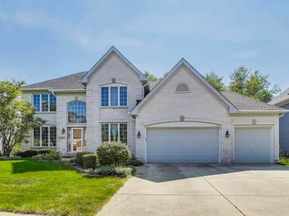 26W237 Pinehurst Dr, Winfield, IL 60190