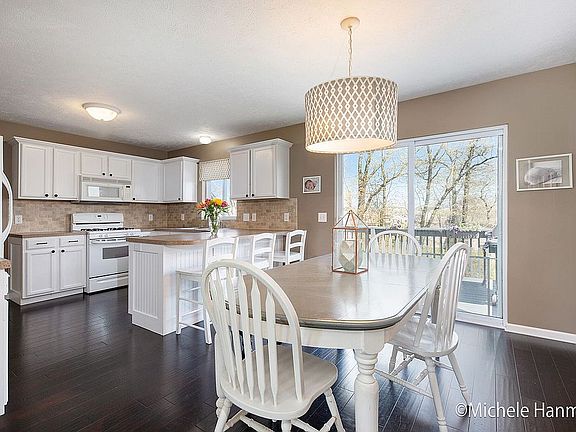 3rd image of 1692 Salisbury Dr SE